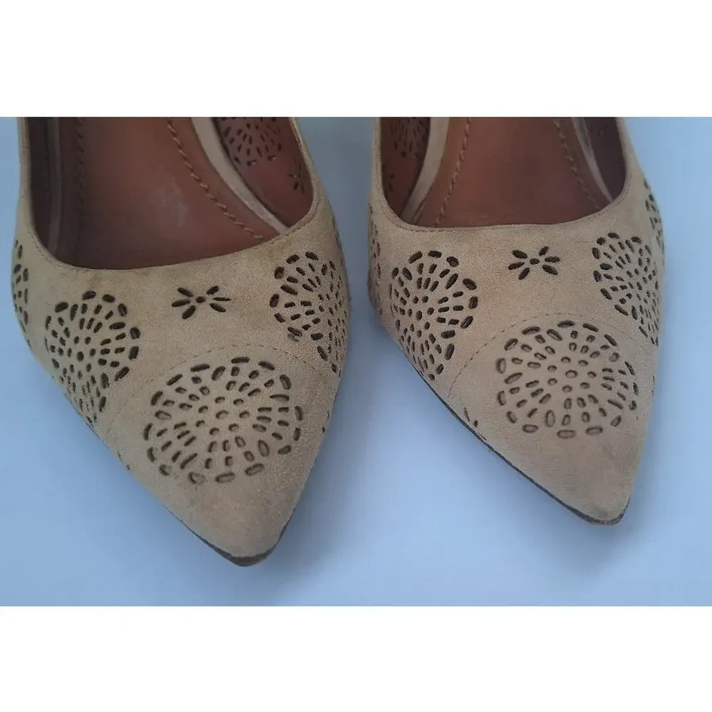 Coach Waverly Suede Leather Pumps High Heels Shoes Cutout Flowers Beige Size 8.5